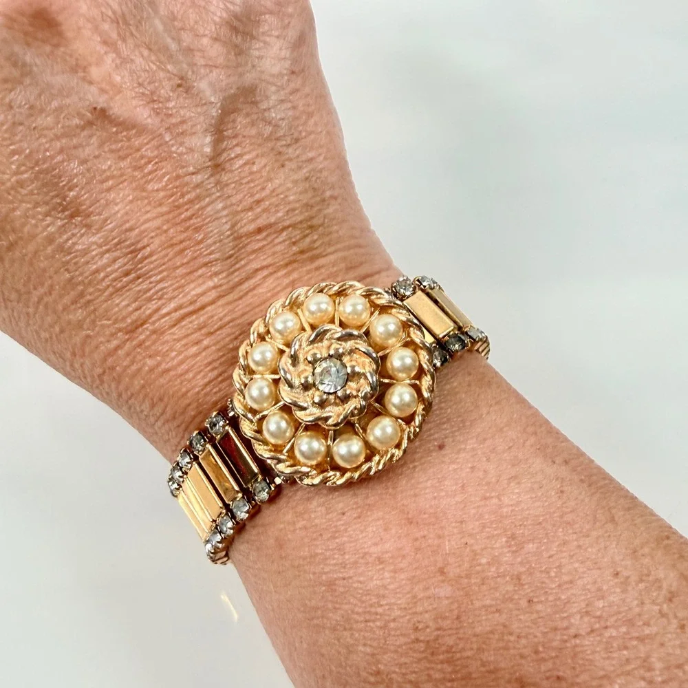 Vintage Gold Tone Faux Pearl Rhinestone Bracelet Floral Medallion 6.75 *READ*